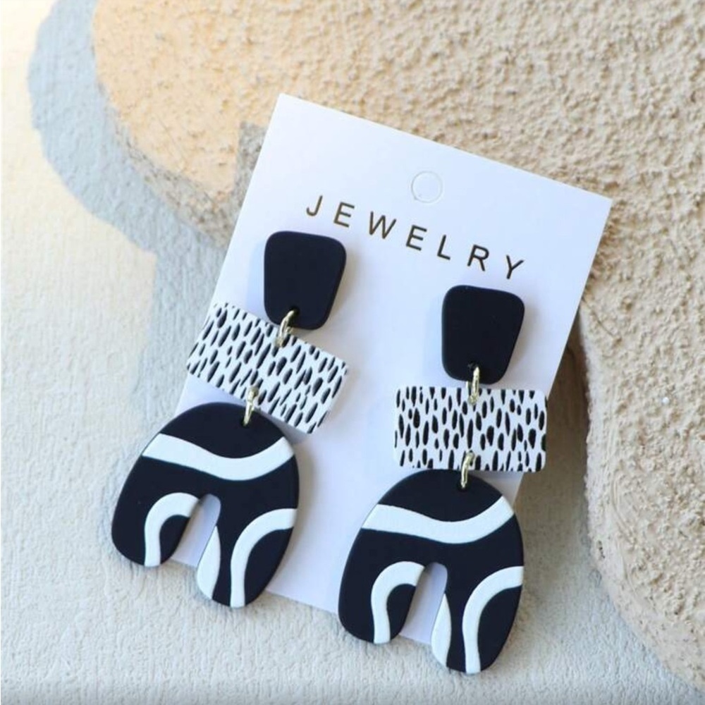 ✨NEW Tribal Black and White Geometric Earrings - Picture 3 of 4